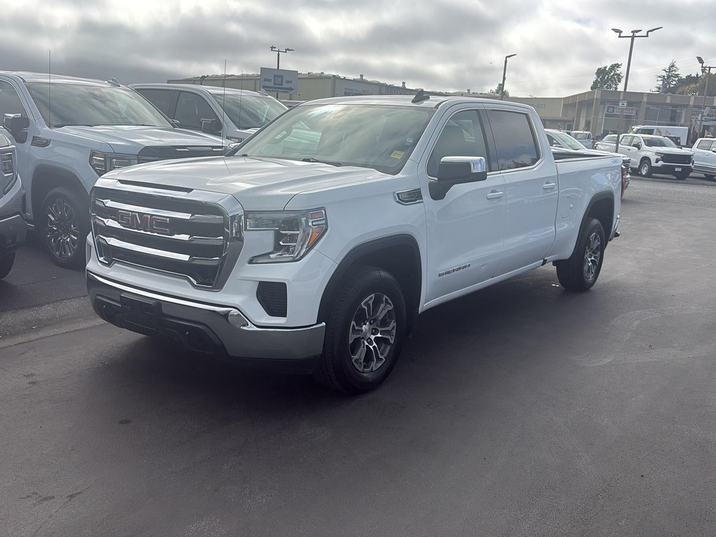 2019 GMC Sierra 1500 SLE in Summit White — front three-quarter view