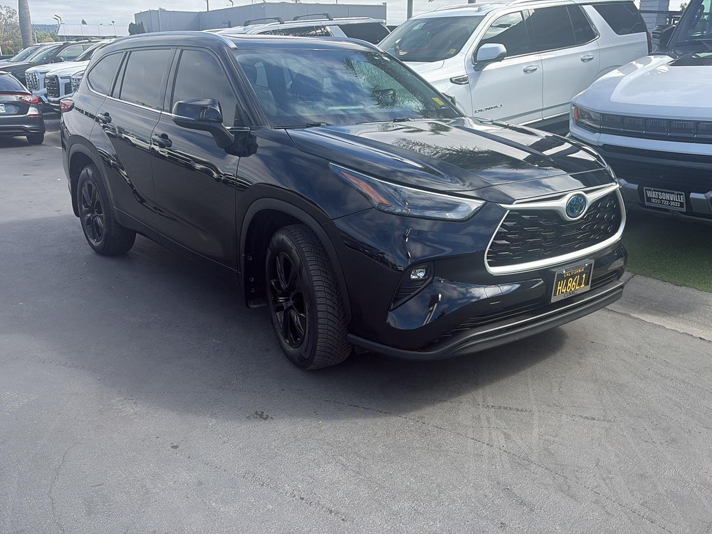 2022 Toyota Highlander Hybrid XLE in Other — front three-quarter view